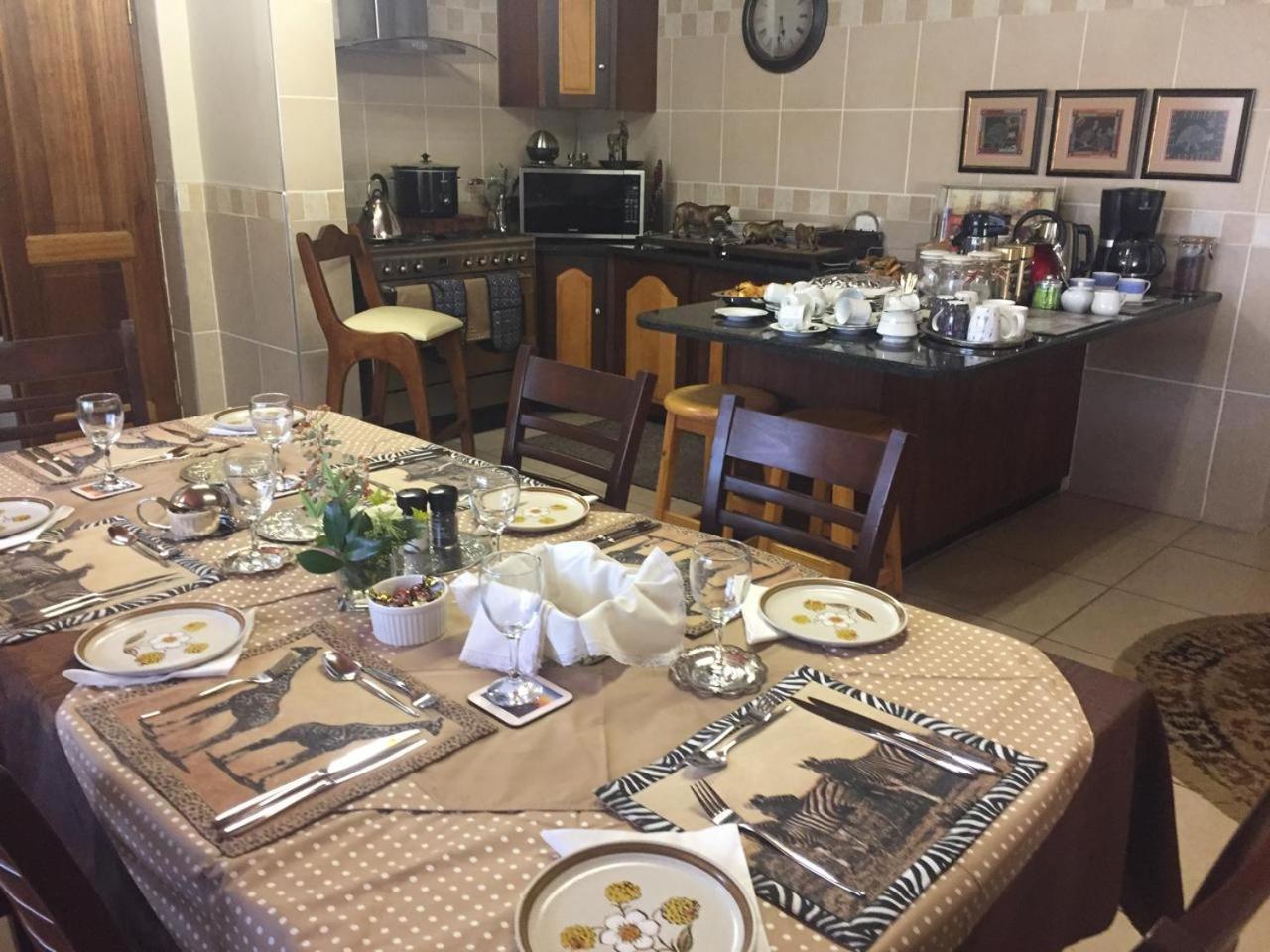 125 On Van Buuren Road Guest House Йоханнесбург Экстерьер фото